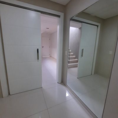 Casa Residencial com 900m², 4 quartos, 4 suítes, 4 garagens, no bairro Jurerê Internacional em Florianópolis