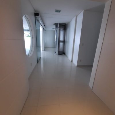 Casa Residencial com 900m², 4 quartos, 4 suítes, 4 garagens, no bairro Jurerê Internacional em Florianópolis