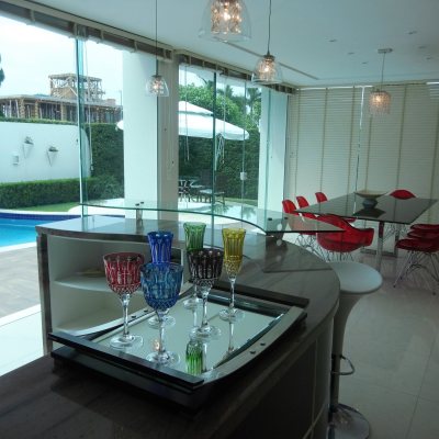 Casa Residencial com 650m², 4 quartos, 4 suítes, 5 garagens, no bairro Jurerê Internacional em Florianópolis