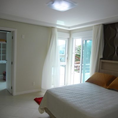 Casa Residencial com 650m², 4 quartos, 4 suítes, 5 garagens, no bairro Jurerê Internacional em Florianópolis