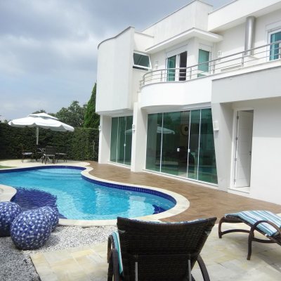 Casa Residencial com 650m², 4 quartos, 4 suítes, 5 garagens, no bairro Jurerê Internacional em Florianópolis