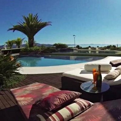 Casa Residencial com 1600m², 5 quartos (sendo 5 suítes), 7 garagens, no bairro Jurerê Internacional em Florianópolis