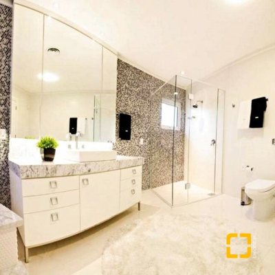 Casa Residencial com 1600m², 5 quartos (sendo 5 suítes), 7 garagens, no bairro Jurerê Internacional em Florianópolis