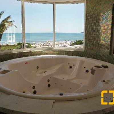 Casa Residencial com 1600m², 5 quartos (sendo 5 suítes), 7 garagens, no bairro Jurerê Internacional em Florianópolis