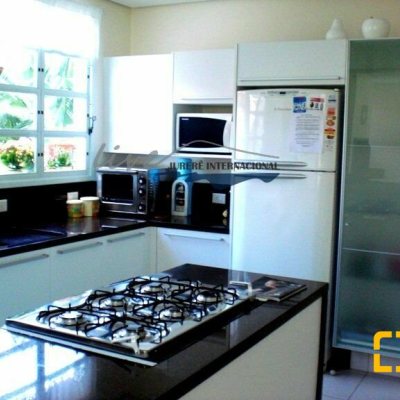 Casa Residencial com 480m², 4 quartos, 4 suítes, 6 garagens, no bairro Jurerê Internacional em Florianópolis