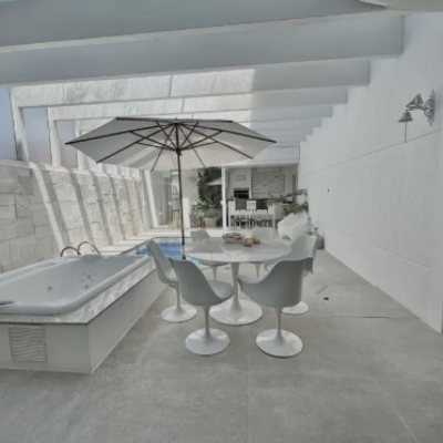 Casa Residencial com 450m², 4 quartos, 4 suítes, 6 garagens, no bairro Jurerê Internacional em Florianópolis