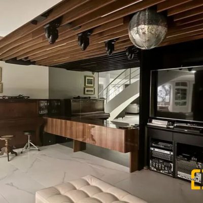 Casa Residencial com 450m², 4 quartos, 4 suítes, 6 garagens, no bairro Jurerê Internacional em Florianópolis