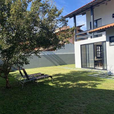 Casa Residencial com 350m², 4 quartos, 4 suítes, 3 garagens, no bairro Jurerê Internacional em Florianópolis