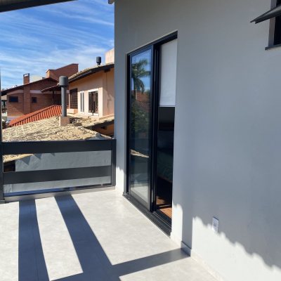 Casa Residencial com 350m², 4 quartos, 4 suítes, 3 garagens, no bairro Jurerê Internacional em Florianópolis