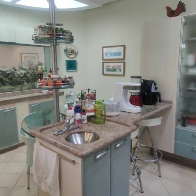 Casa Residencial com 300m², 4 quartos (sendo 4 suítes), 2 garagens, no bairro Jurerê Internacional em Florianópolis