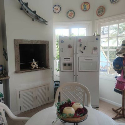 Casa Residencial com 300m², 4 quartos (sendo 4 suítes), 2 garagens, no bairro Jurerê Internacional em Florianópolis