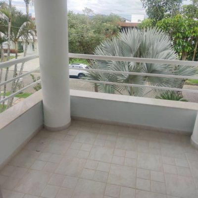 Casa Residencial com 300m², 4 quartos (sendo 4 suítes), 2 garagens, no bairro Jurerê Internacional em Florianópolis