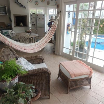 Casa Residencial com 300m², 4 quartos (sendo 4 suítes), 2 garagens, no bairro Jurerê Internacional em Florianópolis