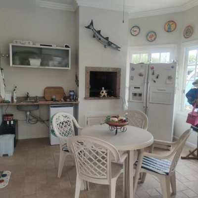 Casa Residencial com 300m², 4 quartos (sendo 4 suítes), 2 garagens, no bairro Jurerê Internacional em Florianópolis