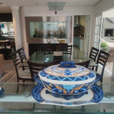 Casa Residencial com 300m², 4 quartos (sendo 4 suítes), 2 garagens, no bairro Jurerê Internacional em Florianópolis