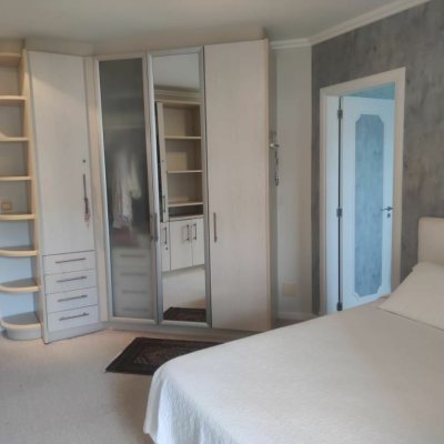 Casa Residencial com 300m², 4 quartos (sendo 4 suítes), 2 garagens, no bairro Jurerê Internacional em Florianópolis