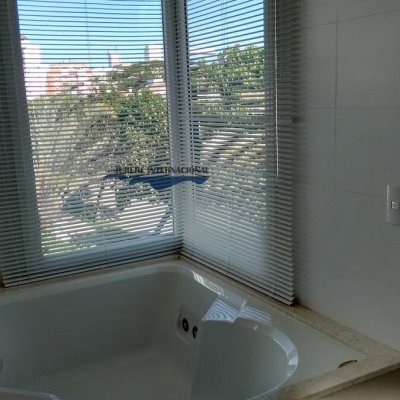 Casa Residencial com 470m², 4 quartos, 4 suítes, 2 garagens, no bairro Jurerê Internacional em Florianópolis