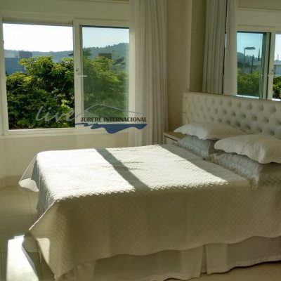 Casa Residencial com 470m², 4 quartos, 4 suítes, 2 garagens, no bairro Jurerê Internacional em Florianópolis
