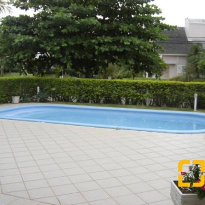 Casa Residencial com 380m², 5 quartos, 2 suítes, 2 garagens, no bairro Jurerê em Florianópolis