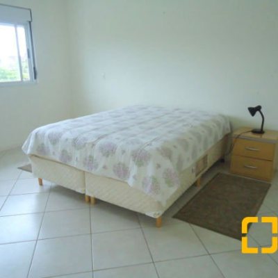 Casa Residencial com 380m², 5 quartos, 2 suítes, 2 garagens, no bairro Jurerê em Florianópolis