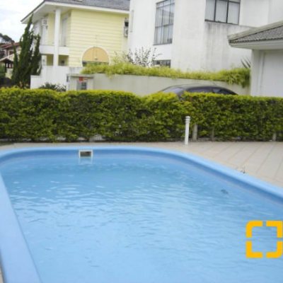 Casa Residencial com 380m², 5 quartos, 2 suítes, 2 garagens, no bairro Jurerê em Florianópolis