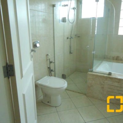 Casa Residencial com 380m², 5 quartos, 2 suítes, 2 garagens, no bairro Jurerê em Florianópolis