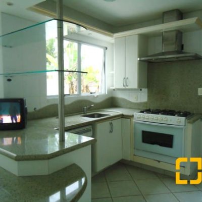 Casa Residencial com 380m², 5 quartos, 2 suítes, 2 garagens, no bairro Jurerê em Florianópolis