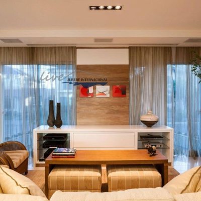Casa Residencial com 464m², 5 quartos (sendo 4 suítes), 4 garagens, no bairro Jurerê Internacional em Florianópolis