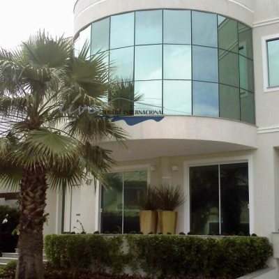 Casa Residencial com 464m², 5 quartos (sendo 4 suítes), 4 garagens, no bairro Jurerê Internacional em Florianópolis