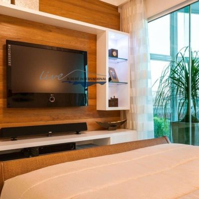 Casa Residencial com 464m², 5 quartos (sendo 4 suítes), 4 garagens, no bairro Jurerê Internacional em Florianópolis