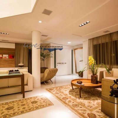 Casa Residencial com 464m², 5 quartos (sendo 4 suítes), 4 garagens, no bairro Jurerê Internacional em Florianópolis