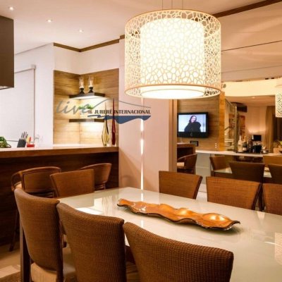 Casa Residencial com 464m², 5 quartos (sendo 4 suítes), 4 garagens, no bairro Jurerê Internacional em Florianópolis