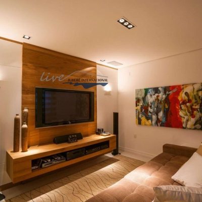 Casa Residencial com 464m², 5 quartos (sendo 4 suítes), 4 garagens, no bairro Jurerê Internacional em Florianópolis