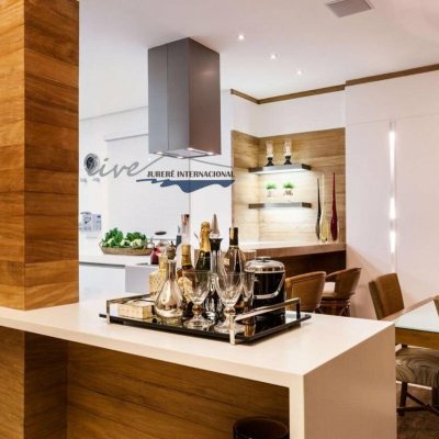 Casa Residencial com 464m², 5 quartos (sendo 4 suítes), 4 garagens, no bairro Jurerê Internacional em Florianópolis