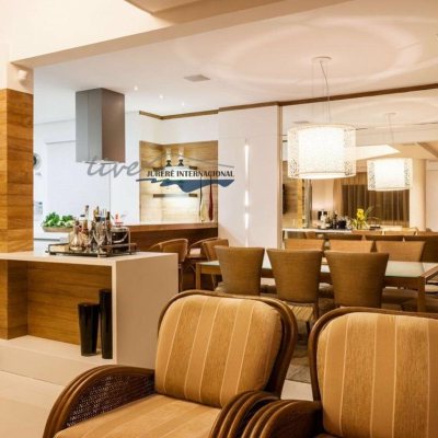 Casa Residencial com 464m², 5 quartos (sendo 4 suítes), 4 garagens, no bairro Jurerê Internacional em Florianópolis