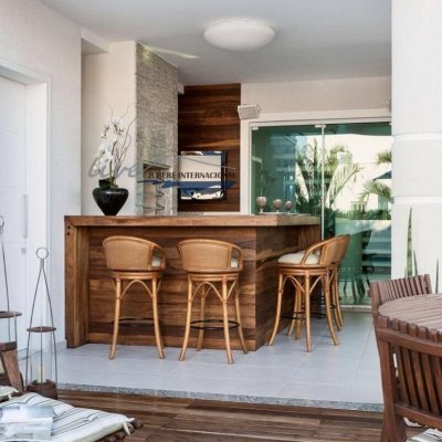 Casa Residencial com 464m², 5 quartos (sendo 4 suítes), 4 garagens, no bairro Jurerê Internacional em Florianópolis