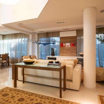 Casa Residencial com 464m², 5 quartos (sendo 4 suítes), 4 garagens, no bairro Jurerê Internacional em Florianópolis