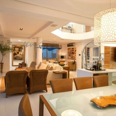 Casa Residencial com 464m², 5 quartos (sendo 4 suítes), 4 garagens, no bairro Jurerê Internacional em Florianópolis