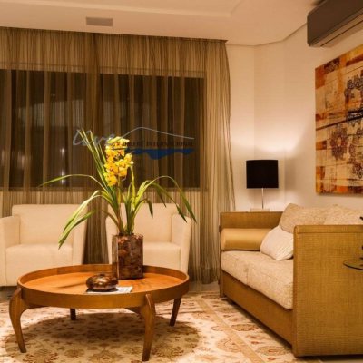 Casa Residencial com 464m², 5 quartos (sendo 4 suítes), 4 garagens, no bairro Jurerê Internacional em Florianópolis
