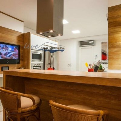 Casa Residencial com 464m², 5 quartos (sendo 4 suítes), 4 garagens, no bairro Jurerê Internacional em Florianópolis