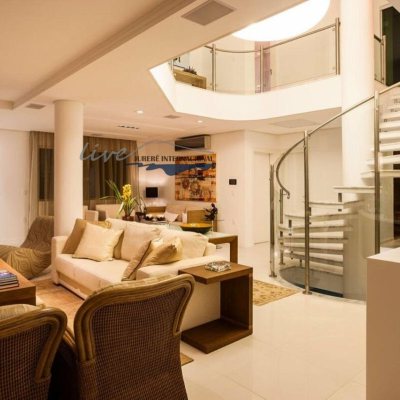 Casa Residencial com 464m², 5 quartos (sendo 4 suítes), 4 garagens, no bairro Jurerê Internacional em Florianópolis
