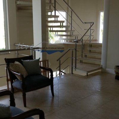 Casa Residencial com 1290m², 8 quartos (sendo 6 suítes), 8 garagens, no bairro Jurerê Internacional em Florianópolis