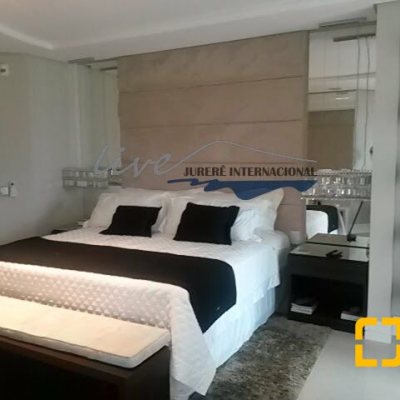 Casa Residencial com 665m², 5 quartos, 2 suítes, 2 garagens, no bairro Jurerê Internacional em Florianópolis