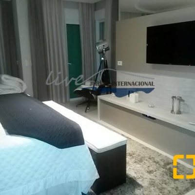 Casa Residencial com 665m², 5 quartos, 2 suítes, 2 garagens, no bairro Jurerê Internacional em Florianópolis