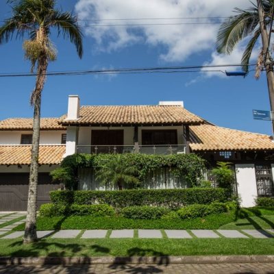 Casa Residencial com 280m², 4 quartos, 2 suítes, 2 garagens, no bairro Jurerê Internacional em Florianópolis