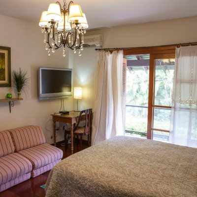 Casa Residencial com 280m², 4 quartos, 2 suítes, 2 garagens, no bairro Jurerê Internacional em Florianópolis