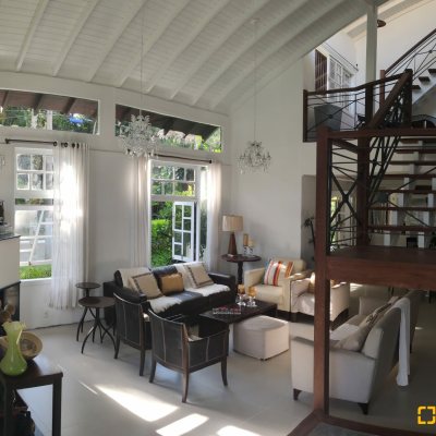 Casa Residencial com 280m², 4 quartos, 2 suítes, 2 garagens, no bairro Jurerê Internacional em Florianópolis