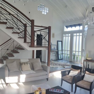 Casa Residencial com 280m², 4 quartos, 2 suítes, 2 garagens, no bairro Jurerê Internacional em Florianópolis