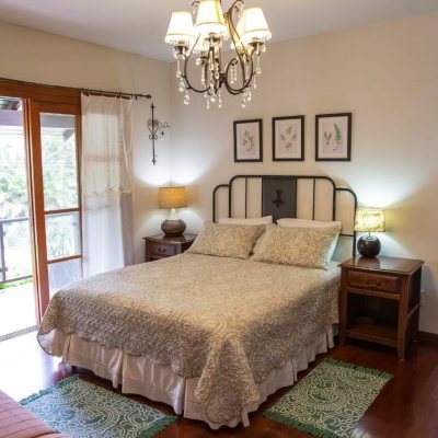 Casa Residencial com 280m², 4 quartos, 2 suítes, 2 garagens, no bairro Jurerê Internacional em Florianópolis