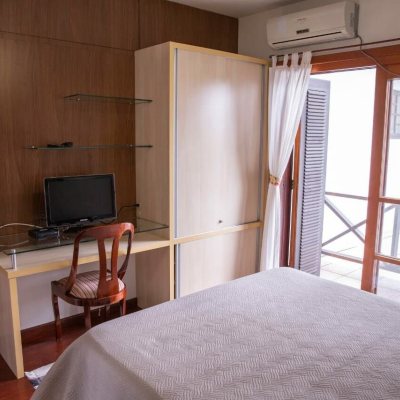 Casa Residencial com 280m², 4 quartos, 2 suítes, 2 garagens, no bairro Jurerê Internacional em Florianópolis